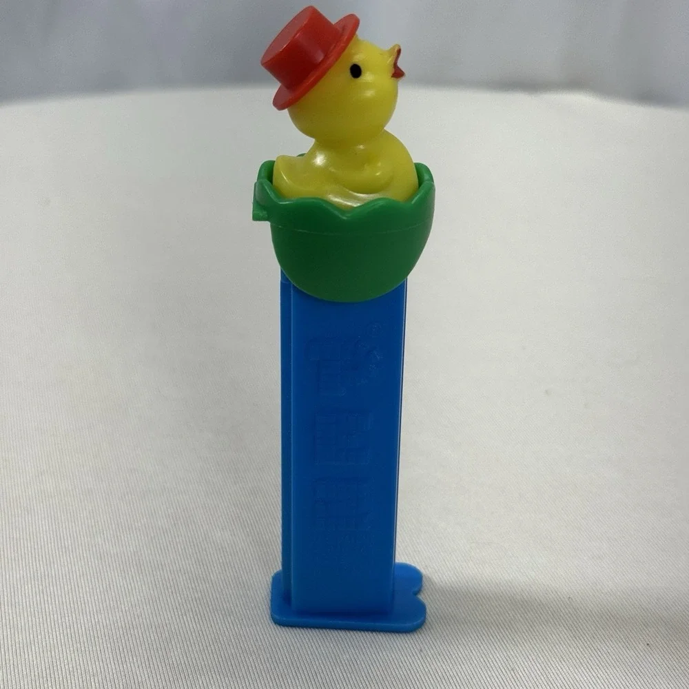 Pez Despenser Chick In Green Egg W/ Red Hat Footed‎ Blue Vintage